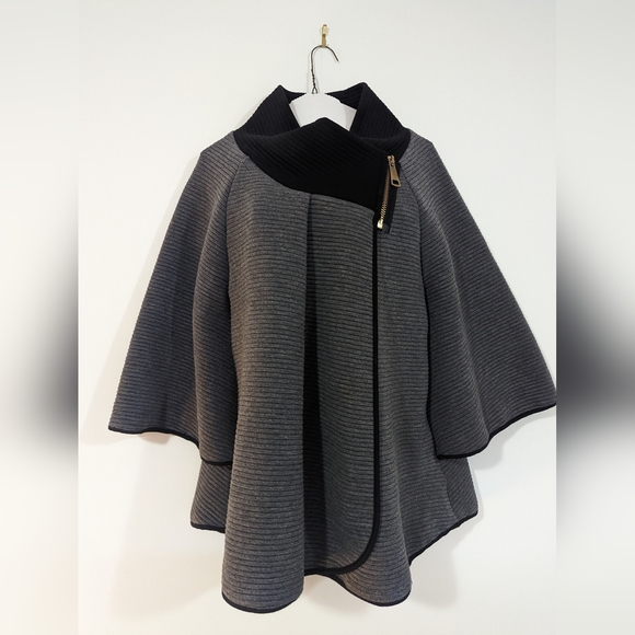 Papillon Grey with Black Collar and Lining Zip Poncho s: M - Picture 6 of 8